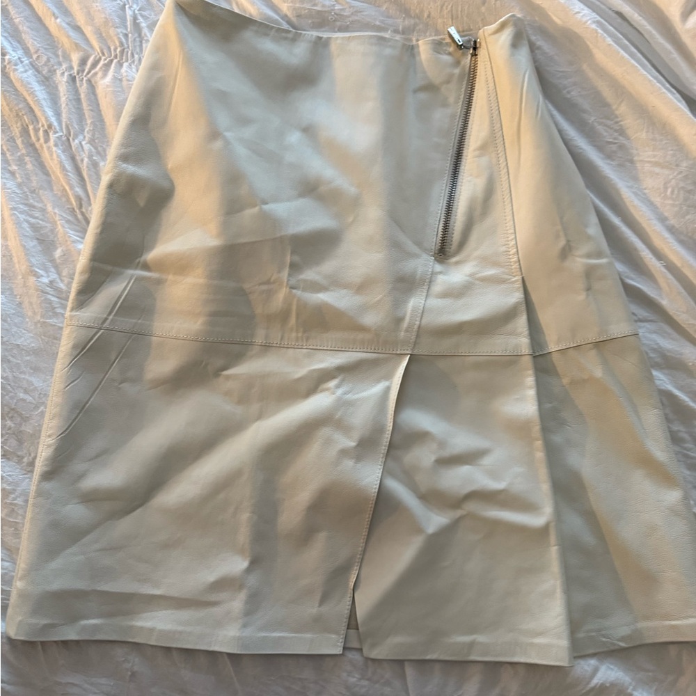 Worth Cream Pencil Skirt with Zipper Accent